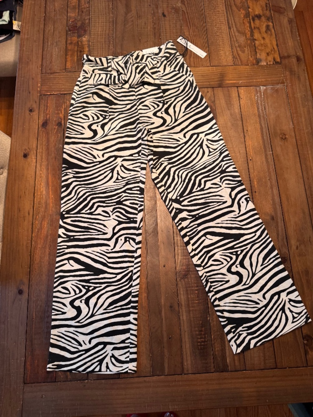 Nicole Miller New York Mid-Rise, Wide Leg Zebra Print Pant. Size Small
